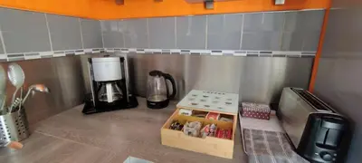 Plateau bouilloire dans l'établissement La Maison de Rolie