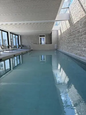 Piscine de l'établissement Triagoz bord de mer Studio Trebeurden ou située à proximité