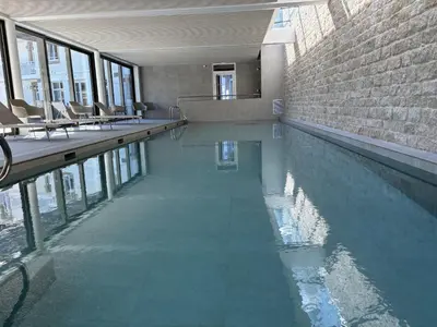 Piscine de l'établissement Triagoz bord de mer Studio Trebeurden ou située à proximité