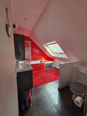 Salle de bains dans l'établissement Maison calme à 10 min des plages