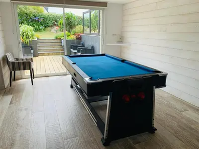 Billard dans l'établissement Maison les pieds dans l'eau avec vue mer et accès plage