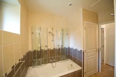 Salle de bains dans l'établissement Penty 4 personnes coeur Monts d'Arrée