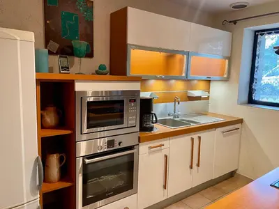 Cuisine ou kitchenette dans l'établissement Penty 4 personnes coeur Monts d'Arrée