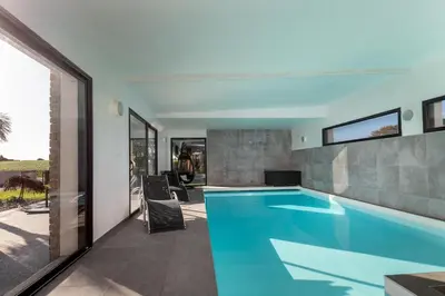 Piscine de l'établissement ROC'H AVEl ou située à proximité