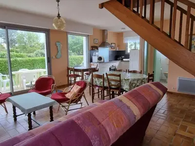 Cuisine ou kitchenette dans l'établissement Holiday home in TREGUNC with swimming pool