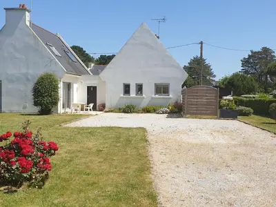 Jardin de l'établissement Holiday home in TREGUNC with swimming pool