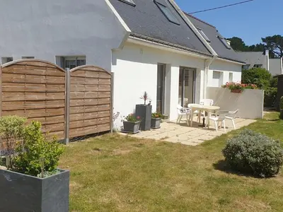 Jardin de l'établissement Holiday home in TREGUNC with swimming pool