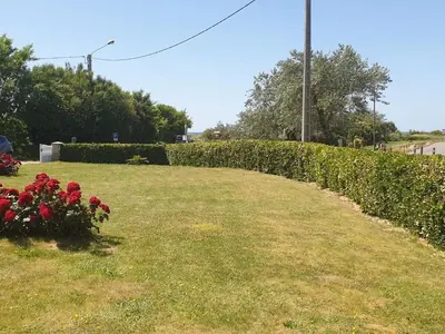 Jardin de l'établissement Holiday home in TREGUNC with swimming pool