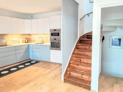 Cuisine ou kitchenette dans l'établissement Renovated Fisherman's House By The Beach
