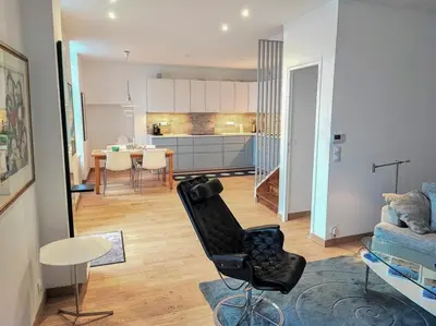 Cuisine ou kitchenette dans l'établissement Renovated Fisherman's House By The Beach