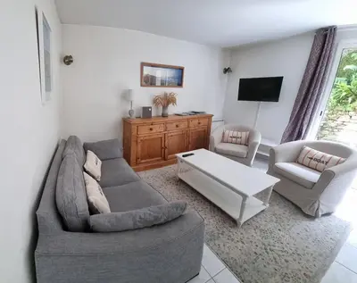 Coin salon dans l'établissement Maison indépendante avec vue sur mer en Baie de Morlaix et proche du GR34