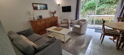 Télévision ou salle de divertissement dans l'établissement Maison indépendante avec vue sur mer en Baie de Morlaix et proche du GR34
