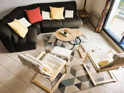 Coin salon dans l'établissement Bénodet: Appartement Duplex à 50m de la plage, Vue Mer, Parking - FR-1-481-182