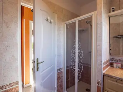 Salle de bains dans l'établissement Holiday Home Chez David by Interhome