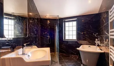 Salle de bains dans l'établissement Maison de ville