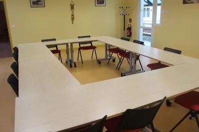 Espace de conférence ou salle de réunion dans l'établissement Hébergement Centre Missionnaire Saint Jacques