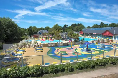 Piscine de l'établissement Mobilhome 42m2 ou située à proximité