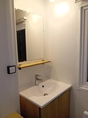 Salle de bains dans l'établissement Mobilhome 42m2