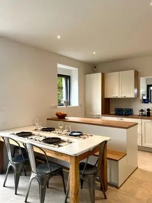 Cuisine ou kitchenette dans l'établissement Charmant corps de ferme - Proche de la mer