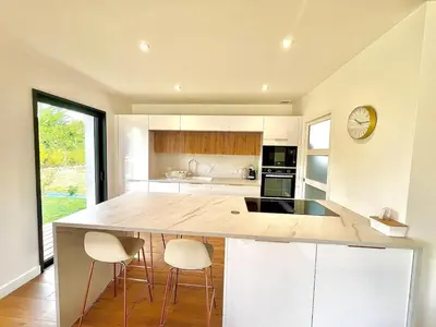 Cuisine ou kitchenette dans l'établissement Ty Traezh Gwenn 500m de la mer