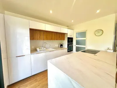 Cuisine ou kitchenette dans l'établissement Ty Traezh Gwenn 500m de la mer