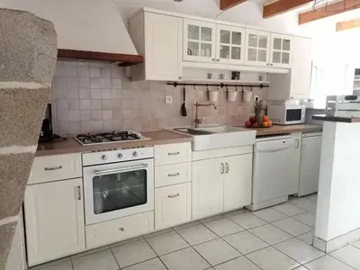 Cuisine ou kitchenette dans l'établissement Ti Gwen charming cottage in Douarnenez Bay