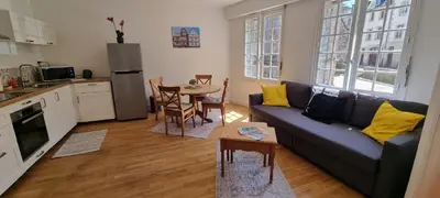 Cuisine ou kitchenette dans l'établissement Logement spacieux et lumineux à Morlaix