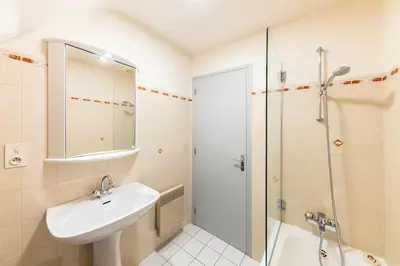 Salle de bains dans l'établissement Family vacation home 100 m from beach - Ty For Tous