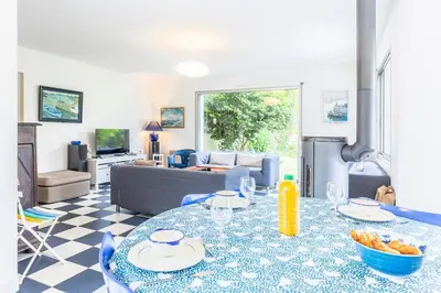Coin salon dans l'établissement Family vacation home 100 m from beach - Ty For Tous
