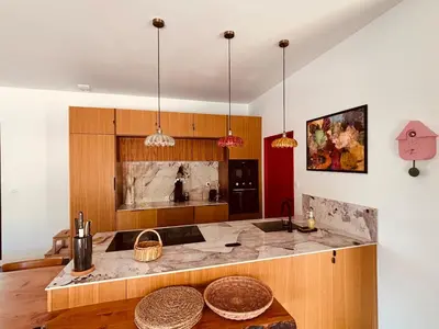 Cuisine ou kitchenette dans l'établissement 6-person villa with pool