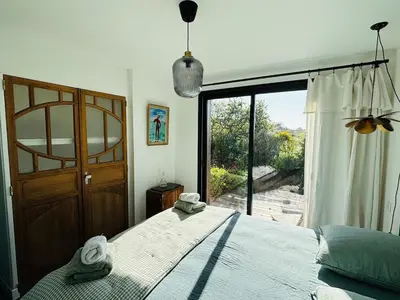 Un ou plusieurs lits dans un hébergement de l'établissement 6-person villa with pool