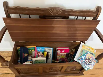 Bibliothèque dans la maison de vacances
