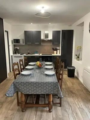 Cuisine ou kitchenette dans l'établissement Maison 6 personnes à la campagne tout compris