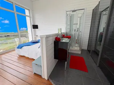 Salle de bains dans l'établissement Villa Santec