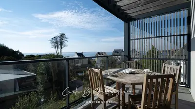 Balcon ou terrasse dans l'établissement ESCALE MARINE - Appartement 2 pers vue mer proche centre-ville et Corniche