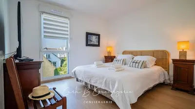 Un ou plusieurs lits dans un hébergement de l'établissement ESCALE MARINE - Appartement 2 pers vue mer proche centre-ville et Corniche