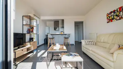 Coin salon dans l'établissement ESCALE MARINE - Appartement 2 pers vue mer proche centre-ville et Corniche