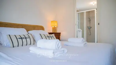 Un ou plusieurs lits dans un hébergement de l'établissement ESCALE MARINE - Appartement 2 pers vue mer proche centre-ville et Corniche