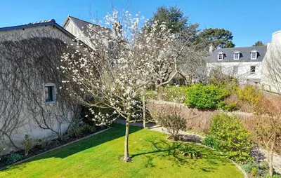 Jardin de l'établissement 5 Bedroom Lovely Home In Saint-Martin-Des-Champ