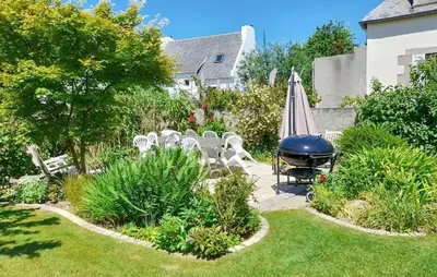 Jardin de l'établissement 5 Bedroom Lovely Home In Saint-Martin-Des-Champ