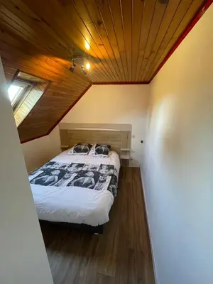 Un ou plusieurs lits dans un hébergement de l'établissement Charmante maison de campagne