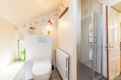 Salle de bains dans l'établissement Jolie maison familiale Aigrette - Loctudy proche mer