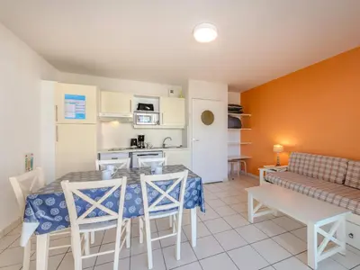 Cuisine ou kitchenette dans l'établissement D de Bertheaume N104 2P6