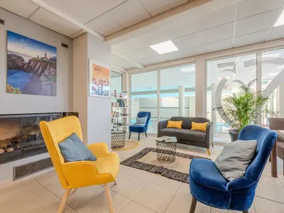 Coin salon dans l'établissement D de Bertheaume N413 2P5