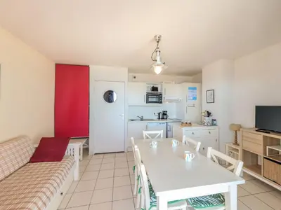 Cuisine ou kitchenette dans l'établissement D de Bertheaume N413 2P5