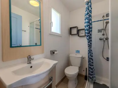 Salle de bains dans l'établissement T de Pentrez N53 3P6