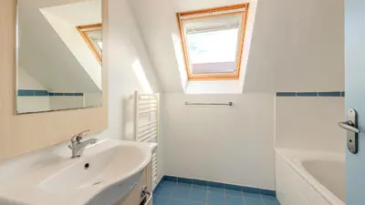 Salle de bains dans l'établissement T de Pentrez N75 2P4