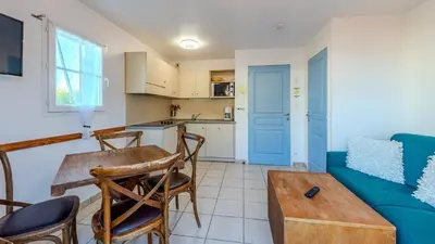 Cuisine ou kitchenette dans l'établissement T de Pentrez N01 2P4