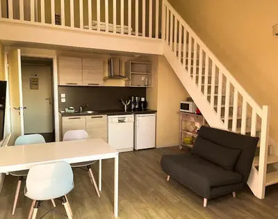 Cuisine ou kitchenette dans l'établissement Appartement T2 N6 calme et cosy sur un golf