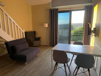 Coin salon dans l'établissement Appartement T2 N6 calme et cosy sur un golf